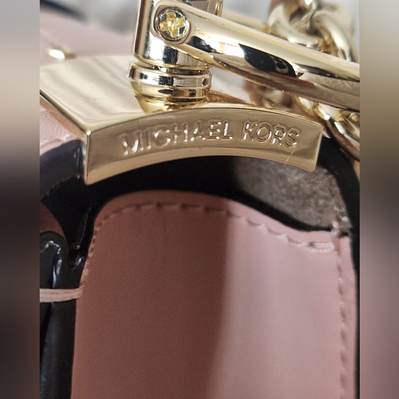 Michael Kors Greenwich Handbag - Picture 5 of 10